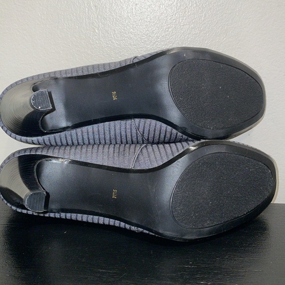 Ann Marino Size 9.5 Pumps.  Big bow.  Nice fabric color and pattern. Black/Gray - Picture 14 of 14
